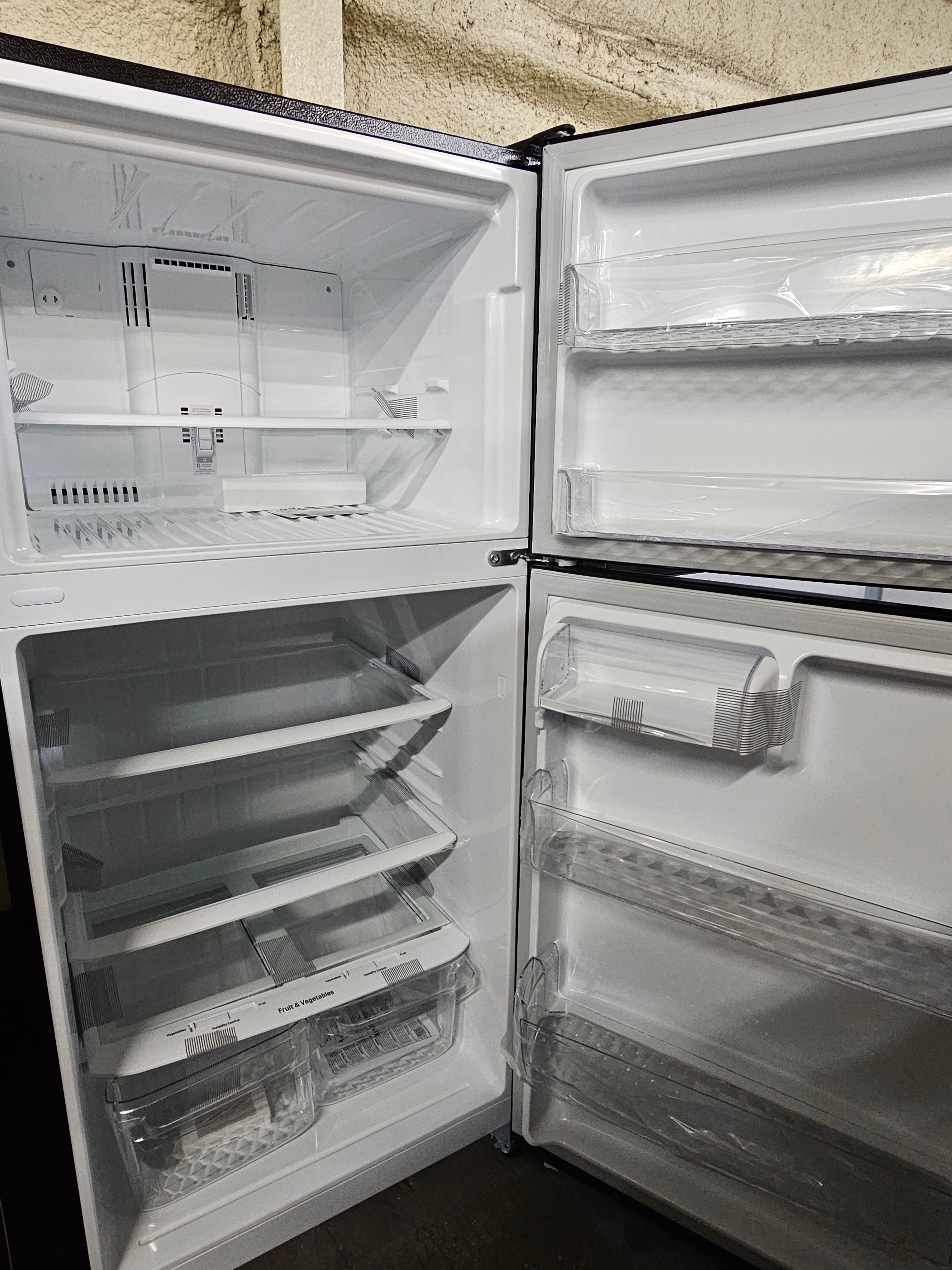 LG 20.2 Cu. Ft. Top-Freezer Refrigerator Black